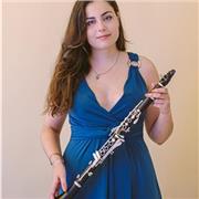 Profesora de Educación Primaria con mención en AL y graduada en interpretación por le Conservatorio Superior de música de Vigo